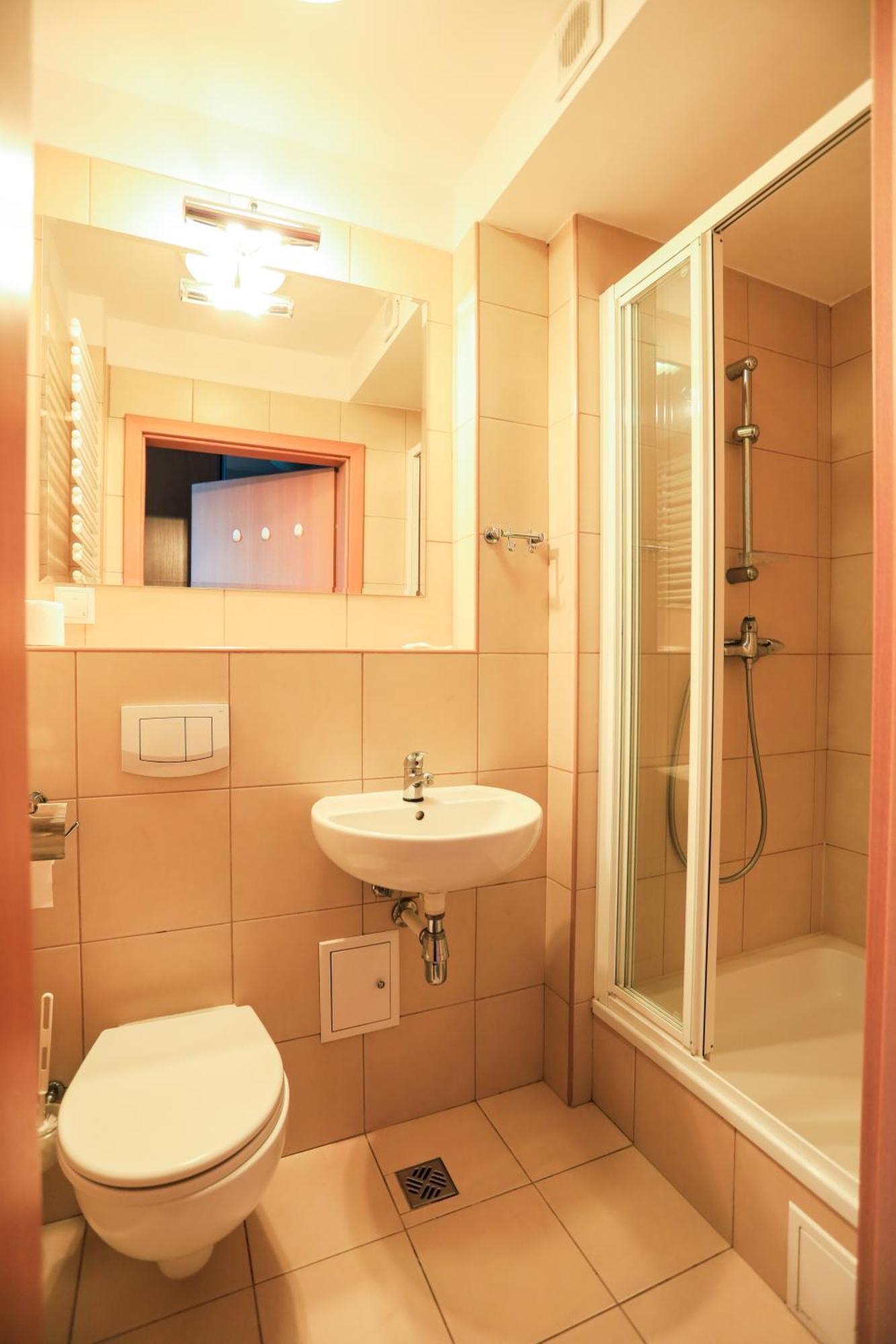 Double Room,1499258311:JPEG